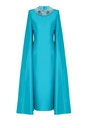 Vestido mangas capa y collar bordado